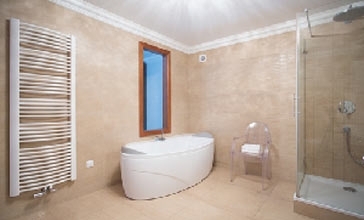 Rénovation de salle de bains : Choisir les matériaux de revêtement étanches adéquats